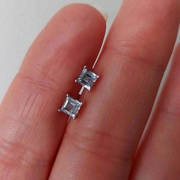 0.7 Carat Natural Topaz Sterling Silver Stud Earrings - Picture 3 of 7